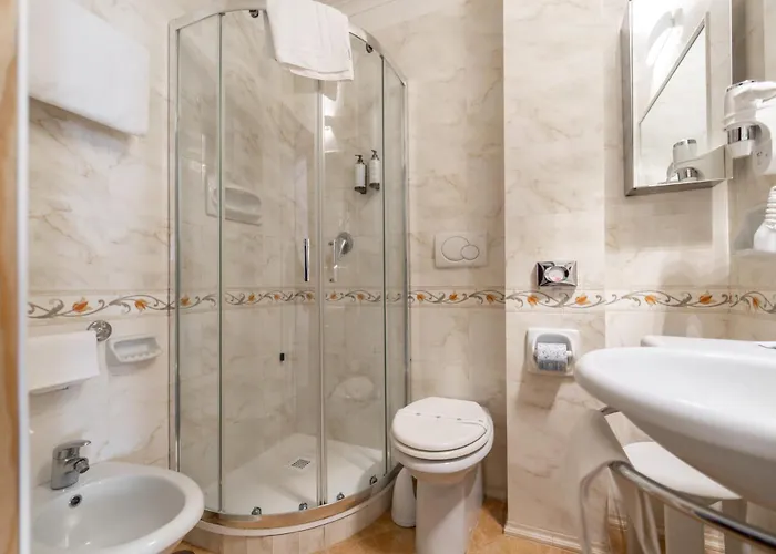 Oxford Hotel 4*